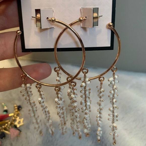 🌺BCGB Dangling Earrings - Picture 2 of 3